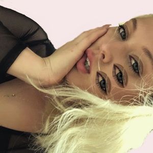 Meet your Posher, Alexandra